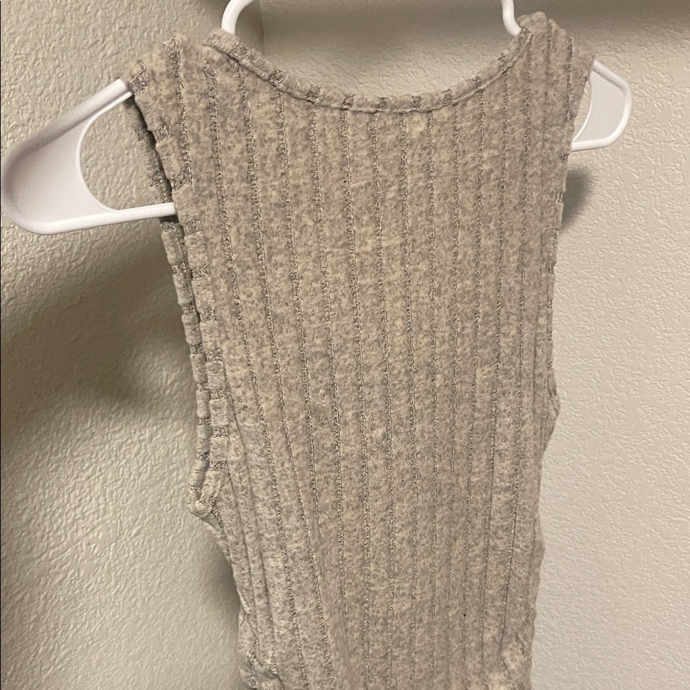 Stylish Gray Ribbed Tank Top - Picture 5 of 5